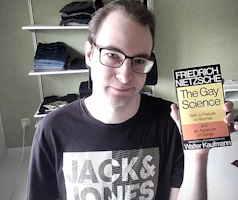 Robin Wils holding Nietzsche's 'The Gay Science'.